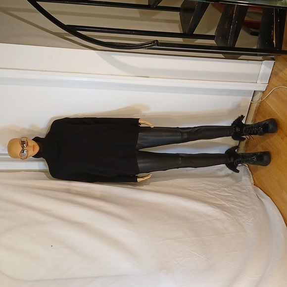 Stunning Like New Timberland Black Patent Leather Fur Boots - Picture 2 of 16